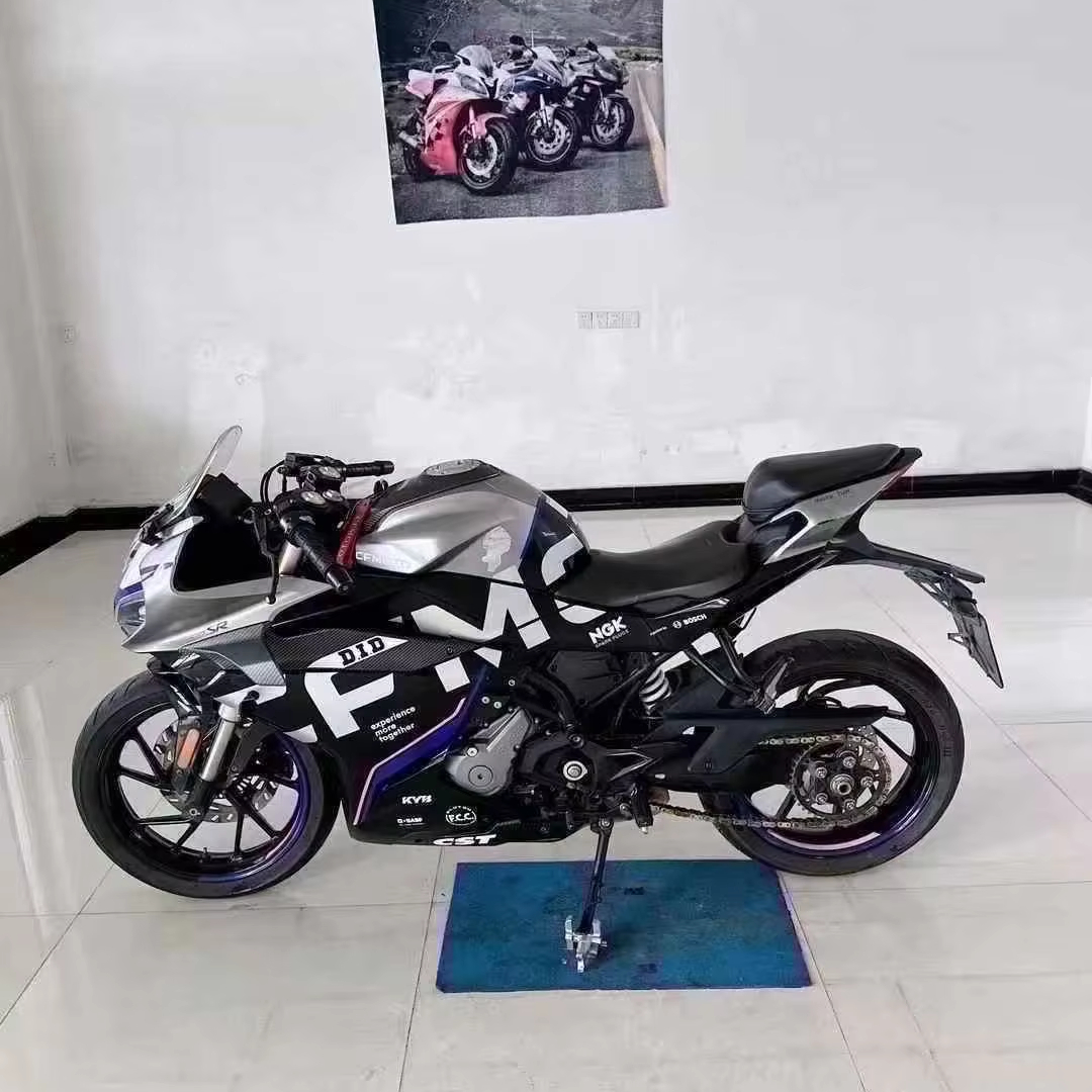 Подержанная система впрыска топлива Fengchun SR250CC, тормозная система ABS с водяным охлаждением. Смещение 250cc спортивный мотоцикл.