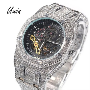 Relojes Mecánicos de Acero Inoxidable de Alta Calidad en Negro y Dorado con Esfera de Cristal, Manecillas y Diseño de Lujo con Cristales - Product Image 2