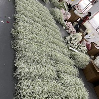 Composition florale artificielle populaire en plastique blanc avec gypsophile pour chemin de table