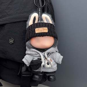 Conjunto de Pantalones y Abrigo de Algodón Unisex para Bebé Labuibui, Lindo Traje Deportivo Gris de Media Cara con Bolso Cruzado Rabubu y Correa para el Cabello, Juguete de Dibujos Animados 1:8 - Product Image 3