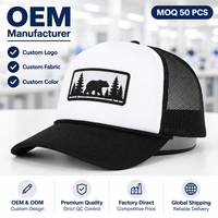 Casquette Trucker Unisexe Ajustable pour l'extérieur avec Patch Tissé Ours Personnalisé en Pin, Face Avant en Mousse Blanche, Dos en Maille Noire et Détail Corde