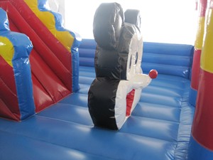 Château gonflable sur le thème du cœur et de l'amour, en PVC, respectueux de l'environnement, capacité de 800 kg pour 12 passagers, utilisation commerciale en extérieur - Product Image 3
