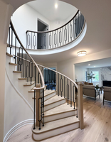 Solution d'escalier circulaire élégante sur mesure, escalier en colimaçon en bois moderne et luxueux pour l'intérieur de la maison