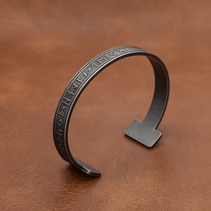 Yunnique – Bracelet manchette ouverte en forme de rune viking pour homme, en acier inoxydable, style rétro, couleur tendance, cadeau, bijou, accessoire de mode - Product Image 1