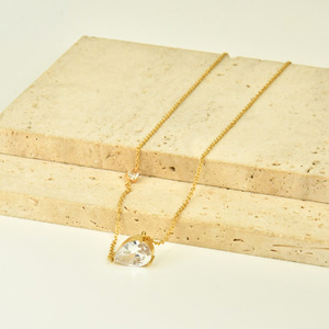 Collana con Ciondolo a Goccia in Acciaio Inossidabile con Zirconia Cubica, Catena Sottile Dorata, Minimalista, Ipoallergenica, Antiossidante, Scintillante - Product Image 3