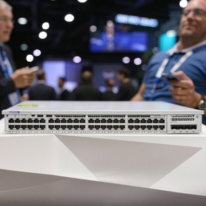 Commutateur réseau PoE+ 48 ports Catalyst 9200l de haute qualité NEUF C9200l-48p-4g-E avec 4 ports 1G, fonctions SNMP, empilables, QoS et LACP - Product Image 3