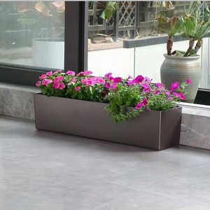 Pot <span class=keywords><strong>de</strong></span> fleurs rectangulaire suspendu avec système d'arrosage automatique <span class=keywords><strong>Support</strong></span> <span class=keywords><strong>pour</strong></span> pot <span class=keywords><strong>de</strong></span> plantes en fer et boîte <span class=keywords><strong>de</strong></span> <span class=keywords><strong>fenêtre</strong></span> en plastique <span class=keywords><strong>pour</strong></span> la maison et le jardin - Product Image 6