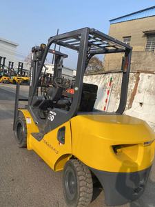 Komatsu Original 3 Ton <b>Used</b> Diesel FD30 Forklift 3 Stage Mast 4.5m Lifting Height 4WD Solid Tire From Japan for Sale - Product Image 4