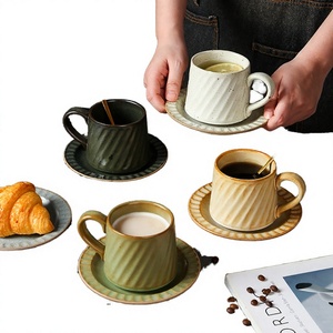Ensemble de tasses à café classiques en céramique faites à la main avec cuillère et plateau, écologiques, capacité de 200 ml, compatibles lave-vaisselle, cadeau d'affaires Misonyo - Product Image 3
