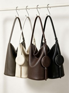 Sac seau minimaliste et décontracté en cuir <span class=keywords><strong>de</strong></span> vachette premium avec pochette à monnaie ronde détachable, sac hobo chic et urbain - Product Image 2