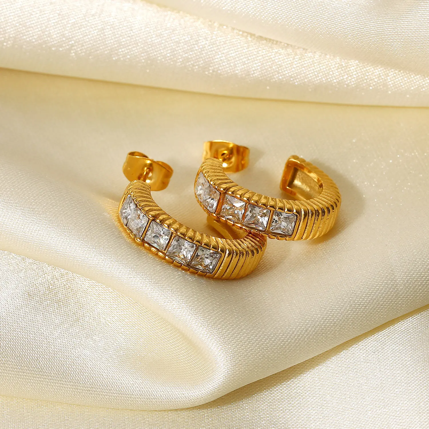 Anello 2405 in acciaio inox gioiello 18K oro cinque quadrati filo di zirconio a forma di C gioielli da donna