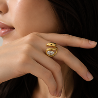 Bague ouverte en acier inoxydable avec zircone cubique en forme de poire, plaqué or 14 carats par placage sous vide, design sculptural enveloppant