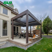 Pergola en aluminium robuste pour patio de jardin avec lames orientables, protection UV et style extérieur moderne
