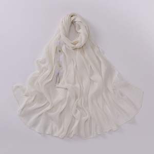 Hijab Decorato con Farfalle e Perle, Sciarpa Araba per Donne del Medio Oriente, Khimar Musulmano alla Moda Malese - Product Image 3