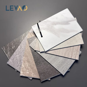 Revêtement de sol SPC écologique et imperméable LEVAO avec installation par clic pour utilisation en salle de sport - Design moderne antidérapant et résistant à l'usure - Product Image 3