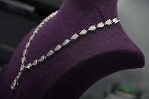 สร้อยคอประดับเพชรและลูกแพร์สำหรับงานแต่งงานและงานครบรอบ - Product Image 2