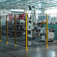 Panneaux et système de clôture modulaire pour la sécurité périmétrique flexible des machines