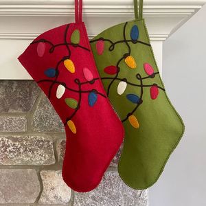 Chaussette de Noël en feutre de laine avec ampoules lumineuses en spirale pour célébrer les fêtes - Product Image 1