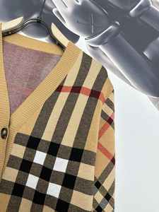 Autentico Design Britannico <span class=keywords><strong>Cardigan</strong></span> Vintage Anni '90 in Maglia Nautica con Bordatura a Quadri Classica e Righe Berry per Uomo - Product Image 4