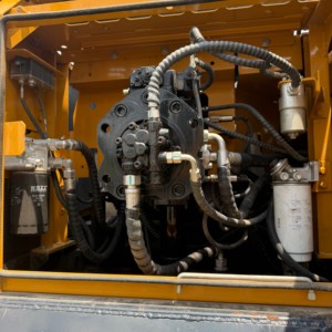 Excavatrice SANY SY305H d'occasion à bas prix, 30 tonnes, sur chenilles, hydraulique, pour travaux miniers intensifs - Product Image 2