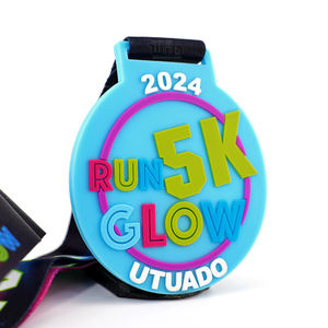 Médaille de sport de karaté <span class=keywords><strong>d</strong></span>'athlétisme en PVC personnalisé 5K/10K Médaille de cyclisme en cours <span class=keywords><strong>d</strong></span>'exécution avec finition en bois et métal Fabricant de technique de coulée - Product Image 5