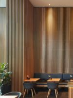 Panneau mural acoustique en bois écologique Panneaux de plafond acoustiques décoratifs intérieurs Décoration murale en placage de bois ignifuge
