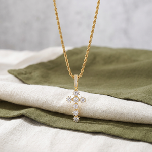 Luxuriöser Iced-Out Kreuzanhänger aus Moissanit-Silber, Hip-Hop Statement-Schmuck, Unisex, GRA-zertifiziert für den Alltag - Product Image 1