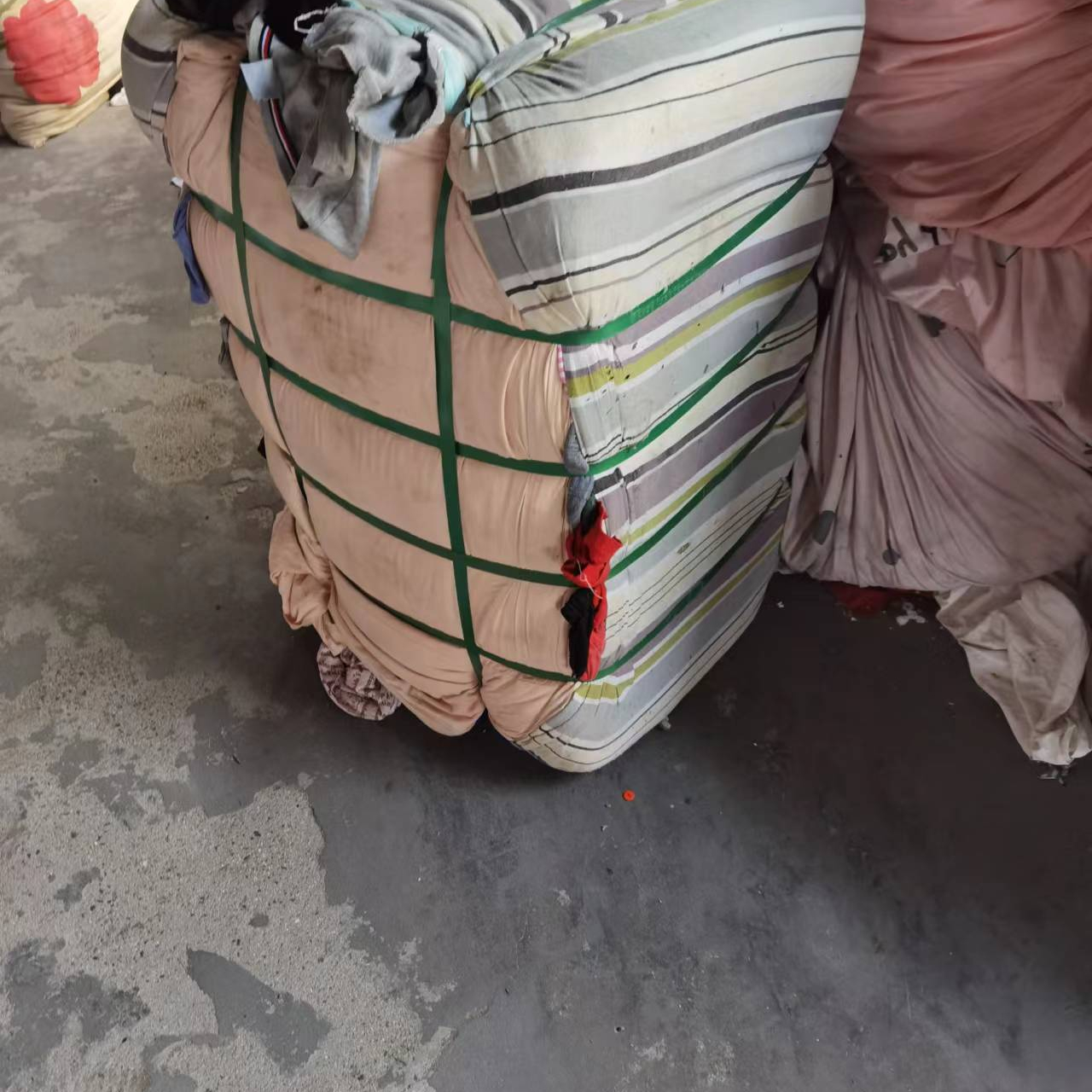 Цветная ткань для очистки старой одежды, не разрезает