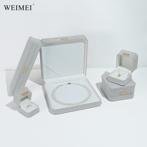 Joyero Octagonal de Terciopelo Gris WEIMEI, Caja de Lujo de Gamuza para Anillos y Brazaletes, Presentación Personalizable - Product Image 4