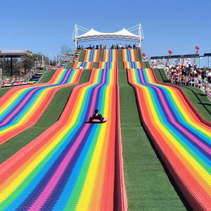 กระดานลื่นพลาสติกสีรุ้งสำหรับสวนสนุกและสวนแทรมโพลีนปรับขนาดและสีได้ - Product Image 1