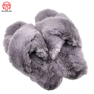 Đôi dép lê mềm mại, ấm áp, lông xù, kiểu dáng thời trang dành cho nữ, màu trắng, có quai, dùng trong nhà - Product Image 4