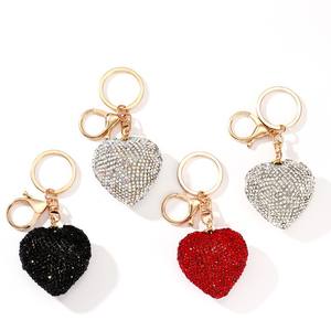 Llaveros y Mosquetones Promocionales de Navidad con Dijes de Corazón 3D de Metal y Tela, Personalizados y Adorables, con Pedrería Completa - Product Image 1