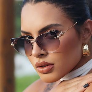 Lunettes de soleil pour femme, logo personnalisé, mode 2025, luxe, alliage, UV400, sans monture, œil de chat - Product Image 1