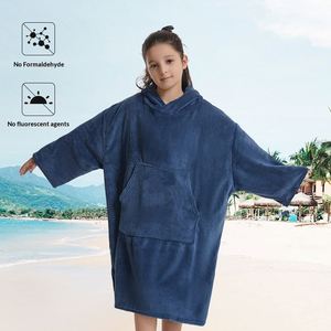 Peignoir en polaire corail uni doux pour enfants, cape à capuche pour la maison, poncho de surf chaud et coupe-vent pour enfants, serviette de bain extérieure - Product Image 2