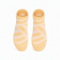 Chaussettes sans couture à logo brodé personnalisé, côtelées numériquement, antidérapantes, respirantes, avec semelle intégrale en silicone à pois pour yoga et pilates