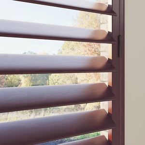 Personalizzabile moderno leggero Basswood persiane finestre esterne regolabili scorrevoli Design pieghevole orizzontale per alberghi - Product Image 2