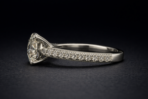 Anillo de platino con diamantes cultivados en laboratorio certificados, elegante joyería fina para mujer con un diseño moderno y elegante para compromiso y uso diario. - Product Image 3