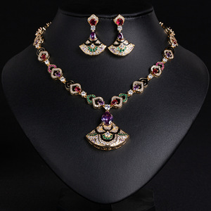 Conjunto de Joyería en Forma de Abanico Chapado en Oro de Moda con Piedras de Circonita Cúbica Coloridas, Collar y Aretes Esmaltados para Regalo de Aniversario o Cumpleaños - Product Image 3