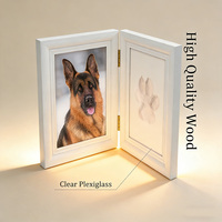Cadre photo commémoratif transfrontalier pour animaux de compagnie avec design pliable et support d'affichage pour empreintes de pattes et de mains