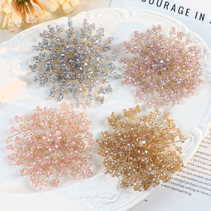 Nieuwe luxe elegante handgemaakte acryl kristallen kralen broches voor dames groothandel - Product Image 1