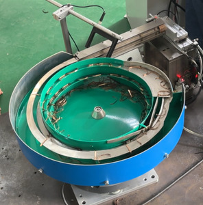Alimentateur de pièces HUILIDE avec doublure <span class=keywords><strong>Habasit</strong></span> pour pièces humides ou huileuses - Product Image 1
