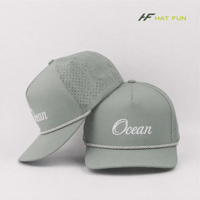 Casquette de baseball unisexe personnalisée à 6 panneaux, logo en patch tissé en nylon, perforations laser, séchage rapide, pour les sports de plein air