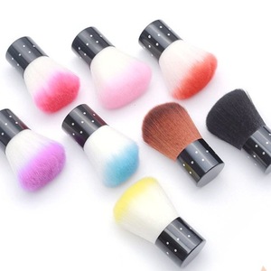 Brosse à poussière pour ongles en nylon mini 5 couleurs, manche court en métal, brosse de nettoyage douce pour gel acrylique, manucure, salon, brosse à poussière pour ongles - Product Image 4