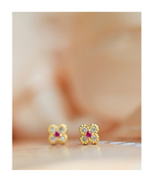 Romantische Gold Vermeil S925 Silber Vierblättrige Zirkon-Ohrstecker 925 Sterling Silber Rote CZ Blumen-Ohrringe