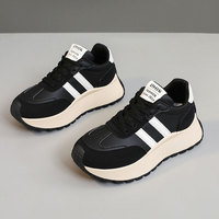 LYKU 2026 Fabriqué en Chine Chaussures de sport décontractées à lacets pour femmes Mocassins d'extérieur de haute qualité en PU à rayures Printemps-Été