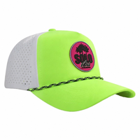 Casquette de baseball personnalisée en gros à 5 panneaux avec visière incurvée, logo en patch PVC, perforations laser, trous découpés au laser, imperméable