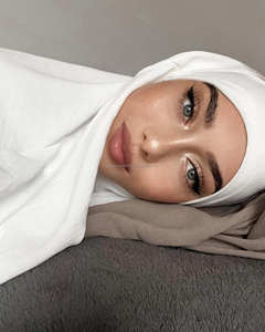 Hijab en jersey de qualité supérieure écharpe <span class=keywords><strong>bandana</strong></span> super douce et extensible dans les 4 sens <span class=keywords><strong>violet</strong></span> en sourdine idéal pour un usage quotidien tout ton de peau logo personnalisé quotidien - Product Image 2