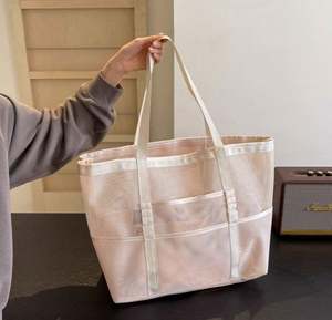 Bolsa de Playa Grande de Malla con Bolsillos para Vacaciones, Viajes y Compras - Product Image 1