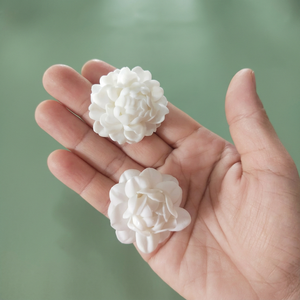 Fleur de jasmin en argile semi-fleurie, faite à la main, douce |   Cadeaux Thaïlandais Réalistes Classiques pour la Fête des Mères, la Fête des Pères, Thanksgiving, la Remise des Diplômes, le Nouvel An - Product Image 2