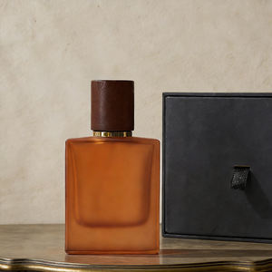 Esclusiva Bottiglia di Profumo Ricaricabile in Vetro Ambrato Satinato Quadrato Minimalista con Tappo in Metallo - Product Image 4